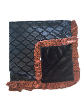 Load image into Gallery viewer, Black Lattice w Leopard Trim
