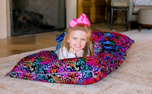 Load image into Gallery viewer, Wildcat Combo – Pillow Bed &amp; 30×30 Blanket
